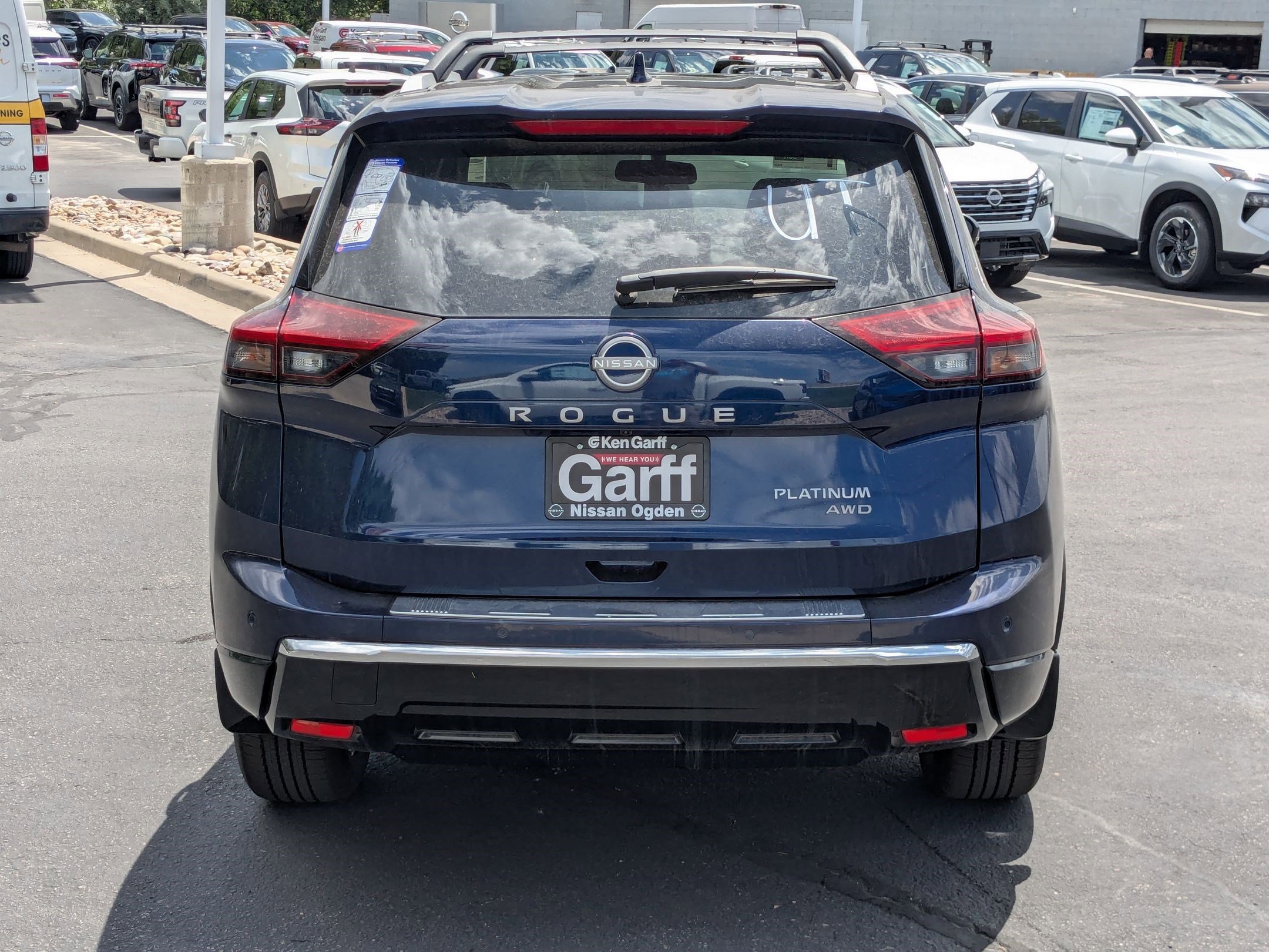 2025 Nissan Rogue Platinum photo 3