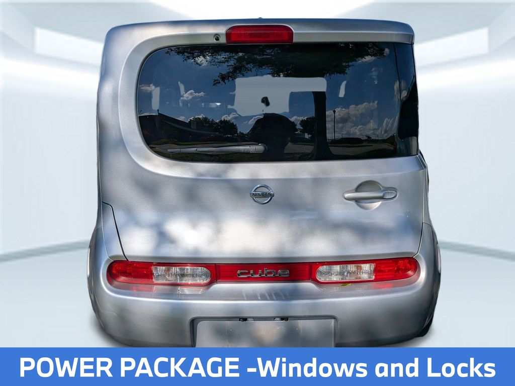 2011 Nissan Cube S photo 2