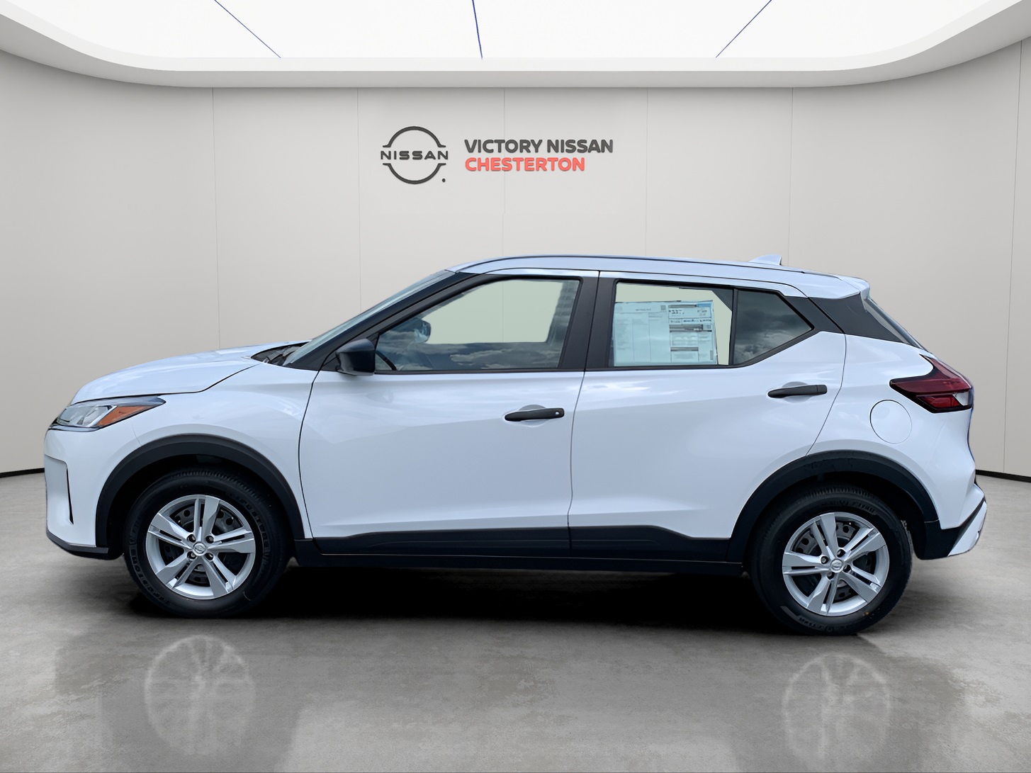 2025 Nissan Kicks Play S photo 2