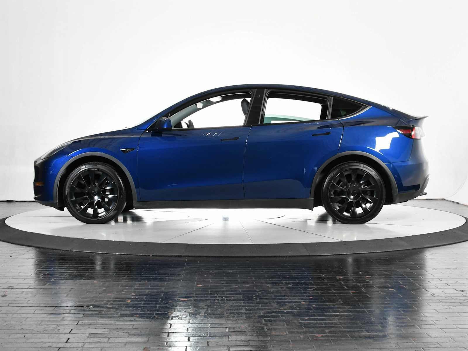2021 Tesla Model Y Long Range photo 2