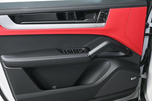 2026 Porsche Cayenne E-Hybrid Coupe S photo 5