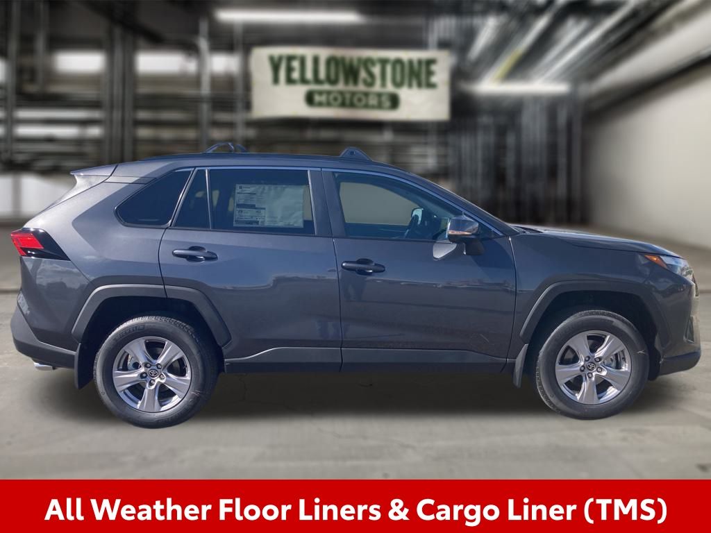 2025 Toyota RAV4 XLE photo 5