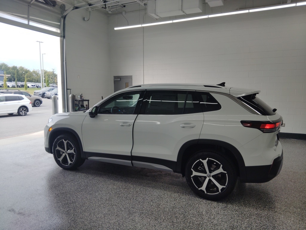 2026 Volkswagen Tiguan SE photo 3