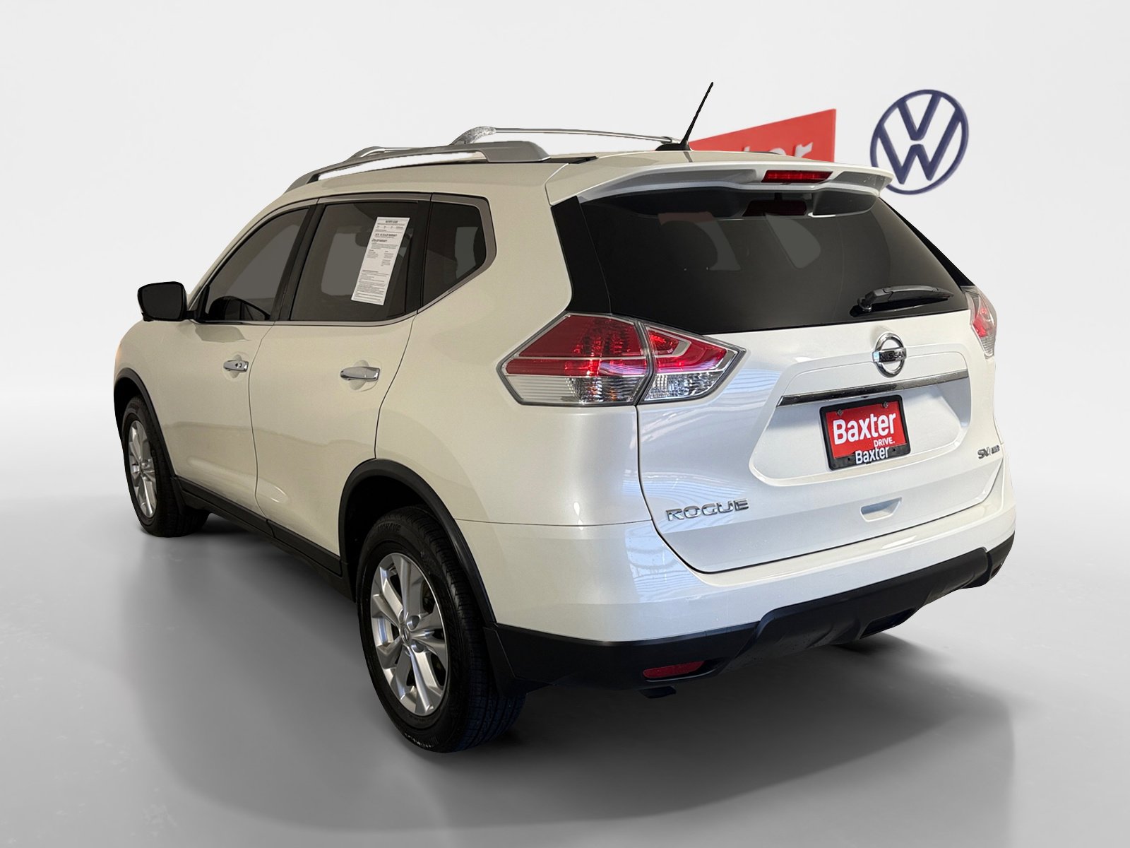 2016 Nissan Rogue SV photo 2