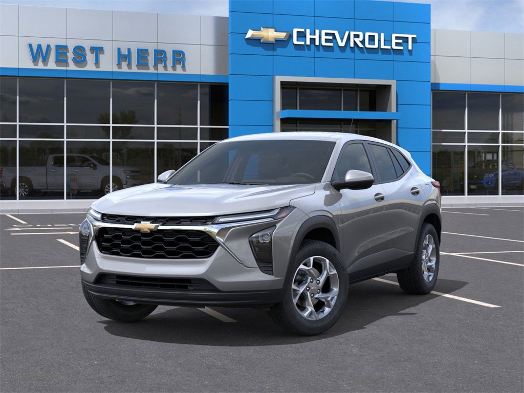 2025 Chevrolet Trax LS photo 5