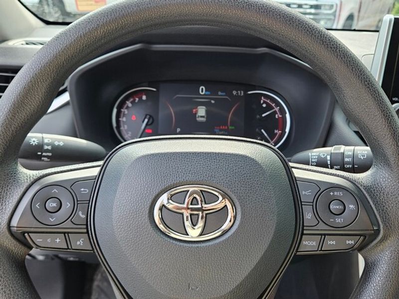 2023 Toyota RAV4 XLE photo 21