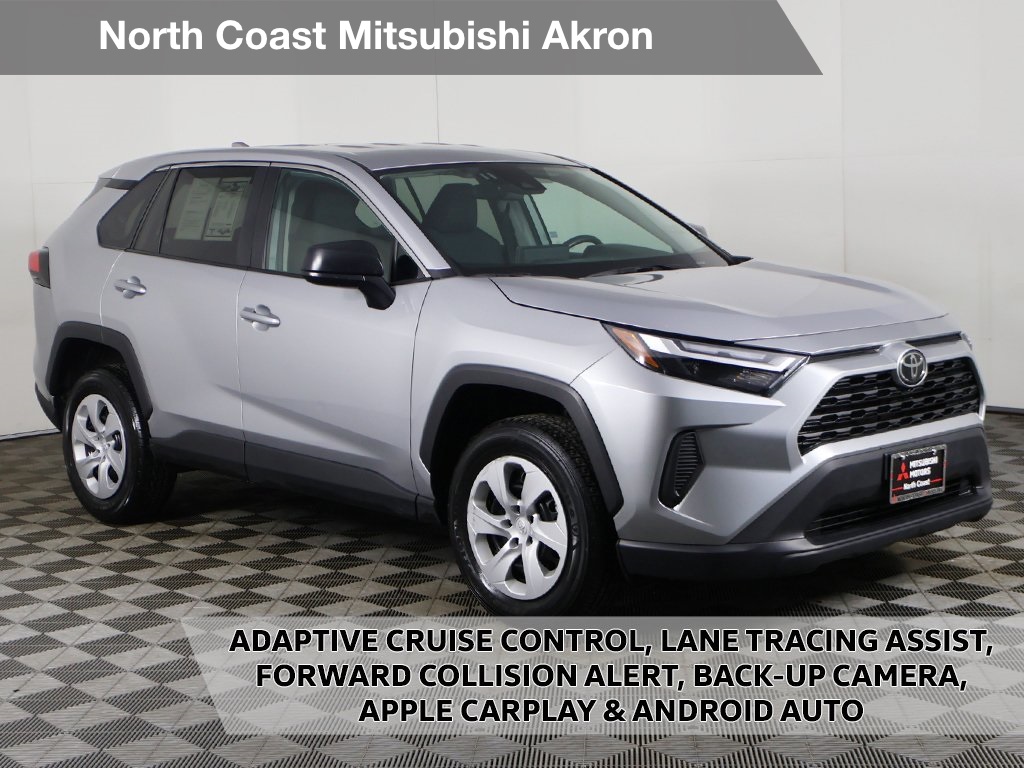 2024 Toyota RAV4 LE's photo