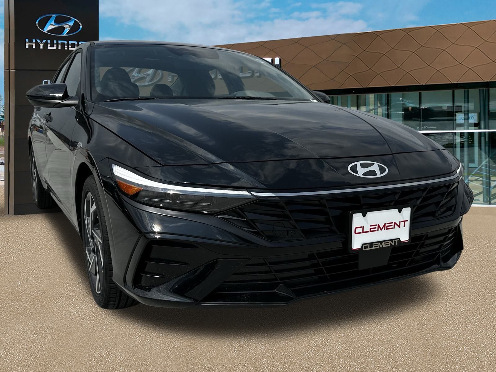 2024 Hyundai Elantra SEL Convenience photo 3