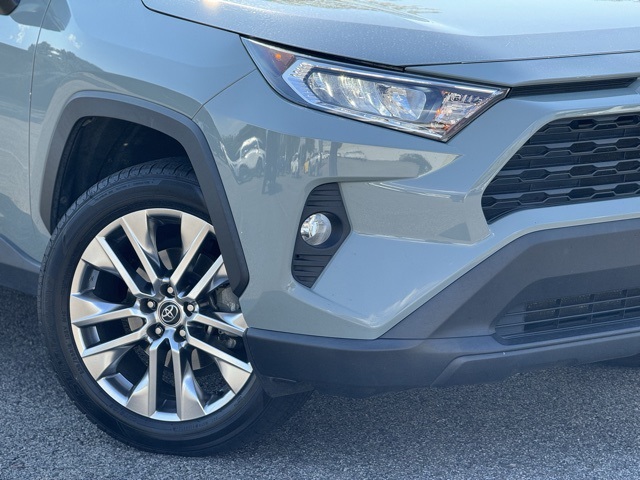 2020 Toyota RAV4 XLE Premium photo 2