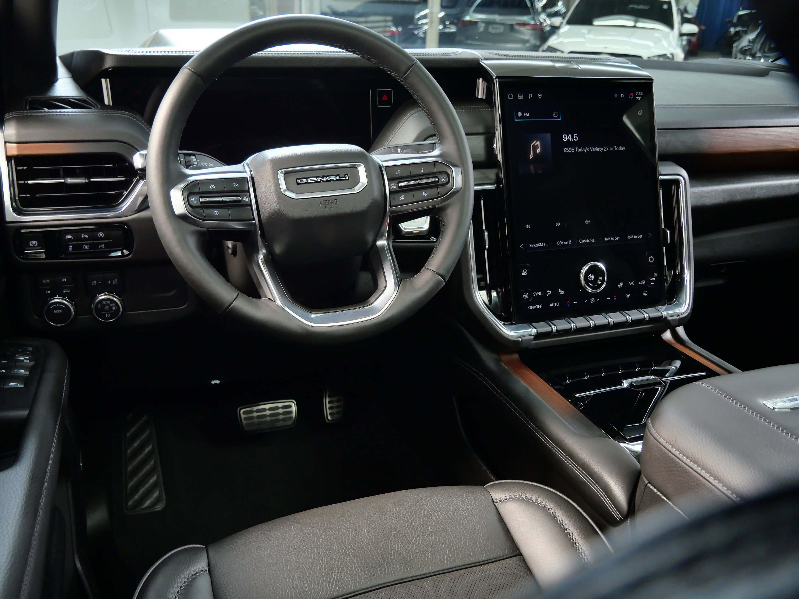 Used 2025 GMC Yukon XL Denali with VIN 1GKS2JRL4SR118013 for sale in Minnetonka, Minnesota