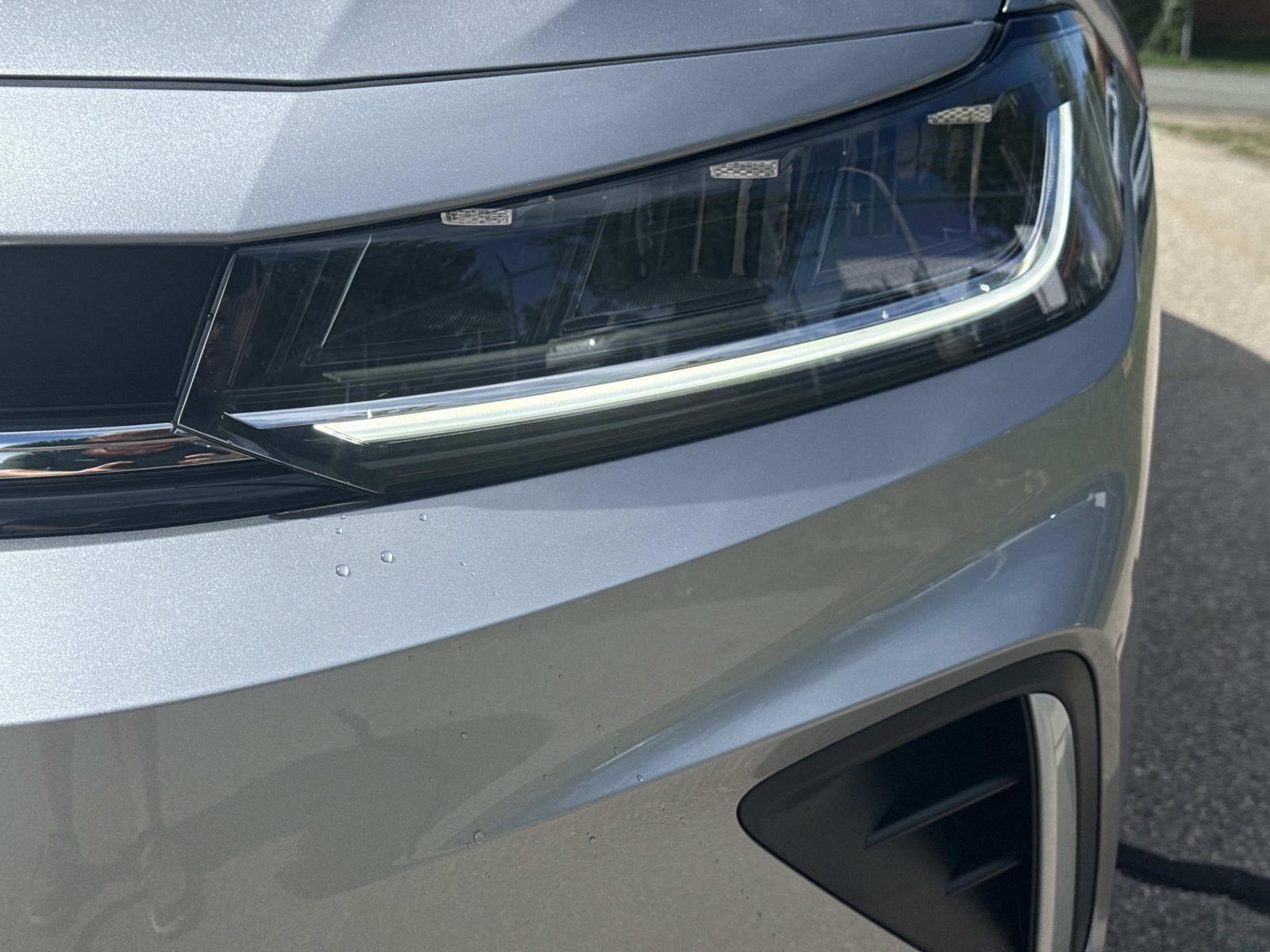 2025 Volkswagen Jetta SE photo 3