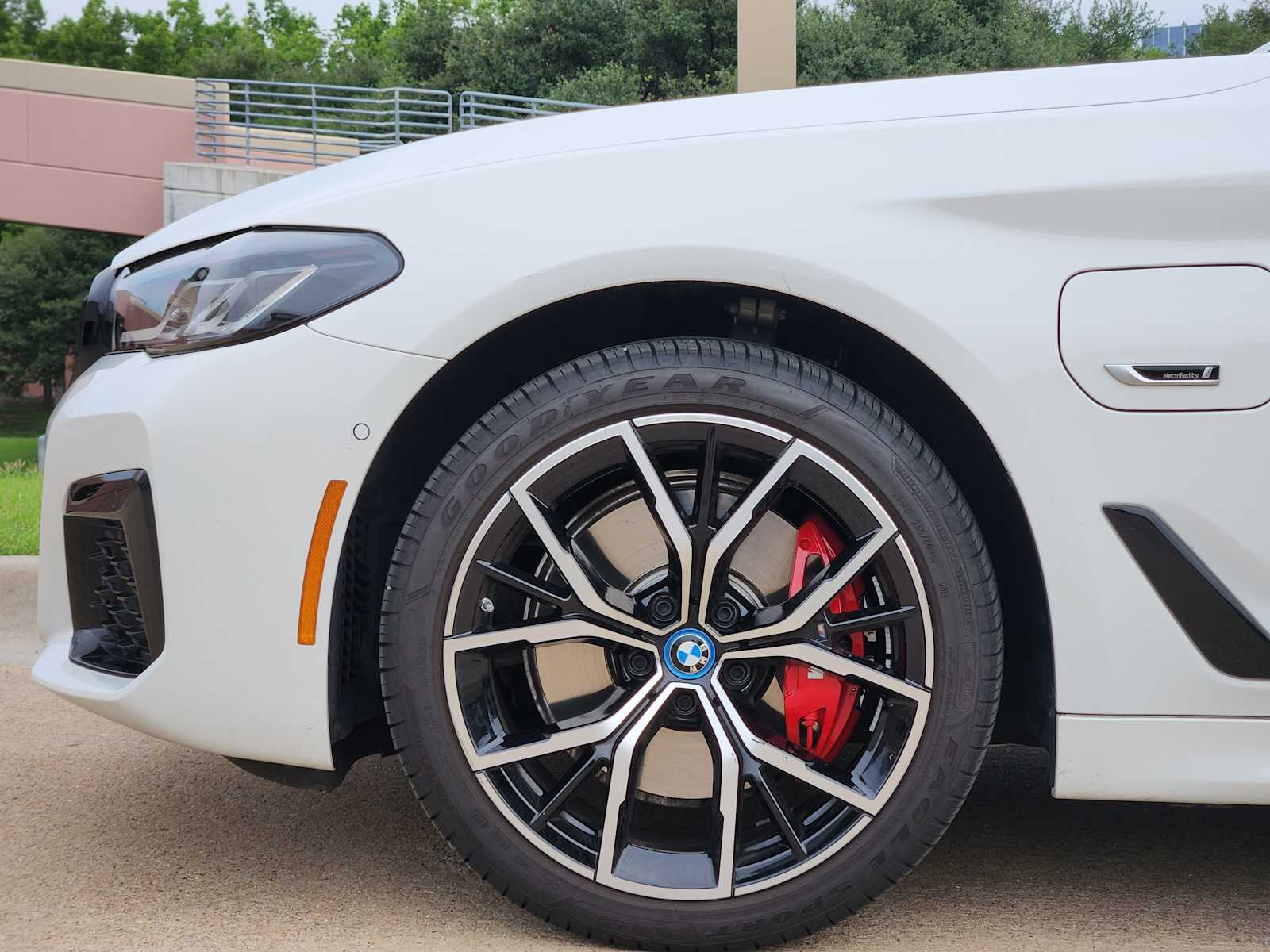 Certified Used 2023 Alpine White BMW 530e xDrive image 8