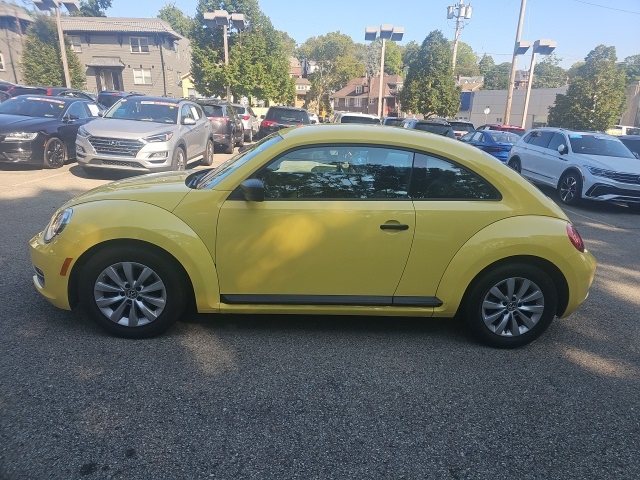 2015 Volkswagen Beetle 1.8T Classic photo 3