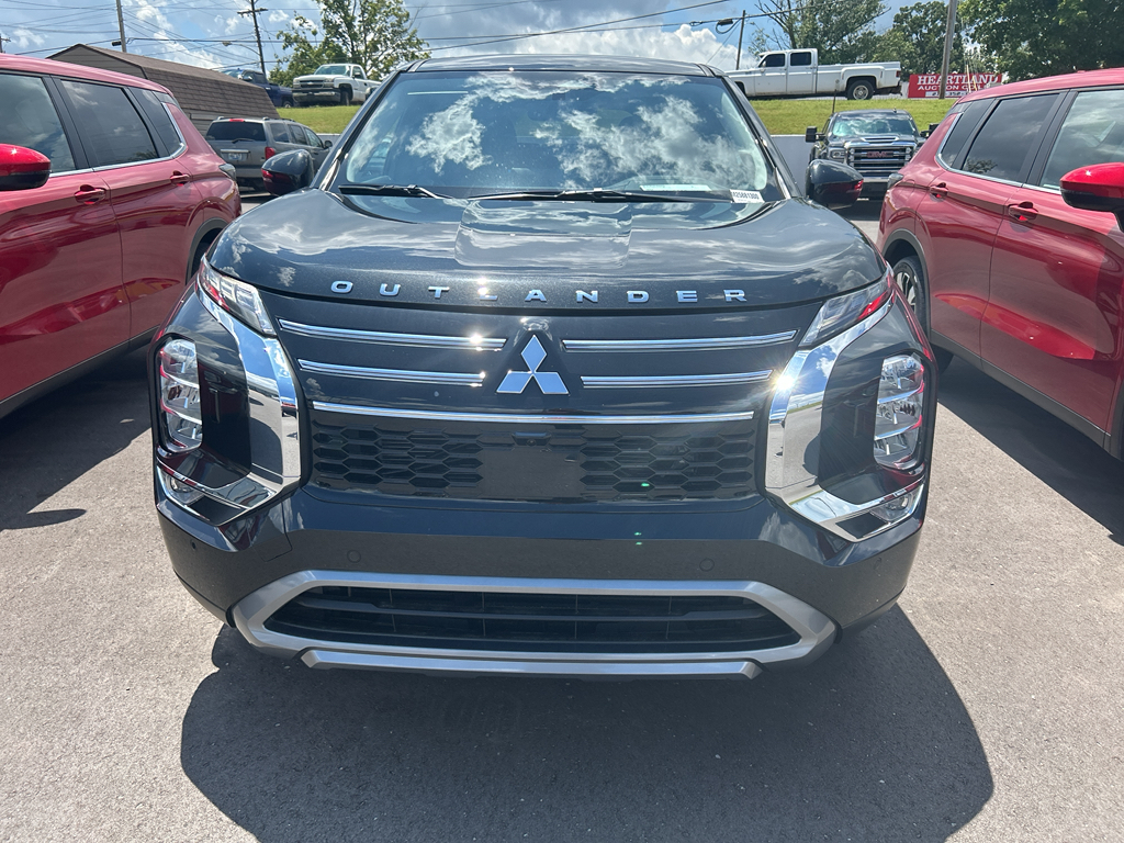 2025 Mitsubishi Outlander SE photo 3