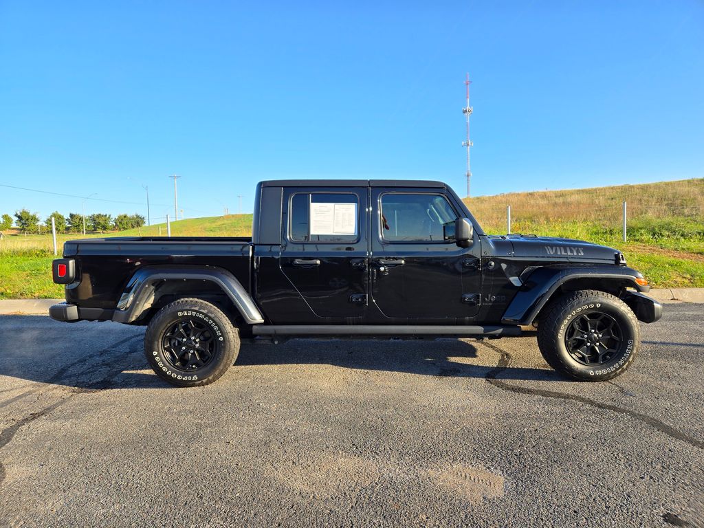 2021 Jeep Gladiator Sport photo 2
