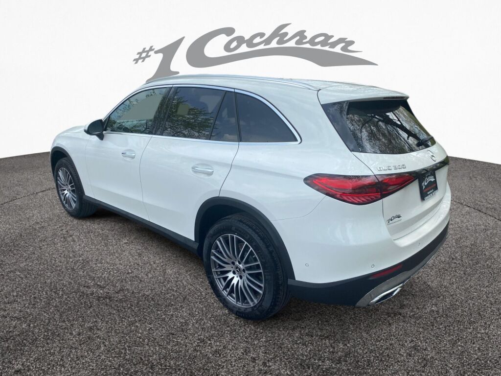 2025 Mercedes Benz GLC 300 4MATIC photo 4