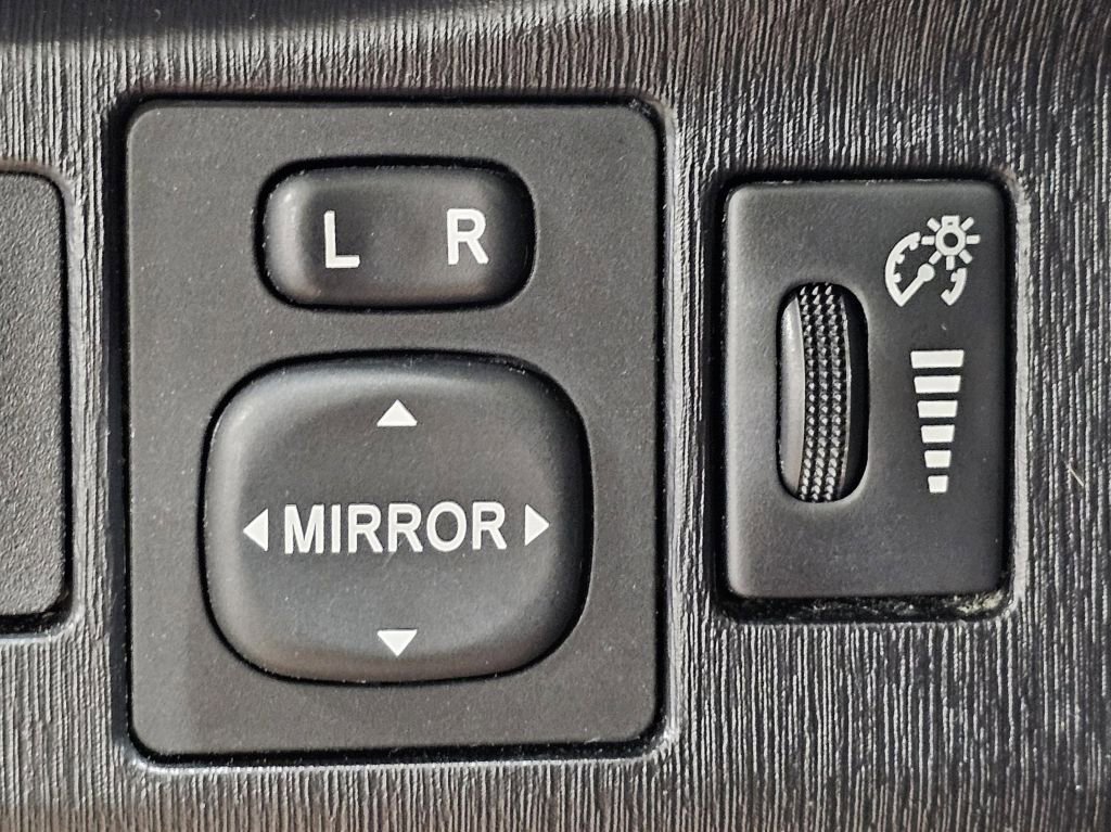 2012 Toyota Yaris LE photo 20
