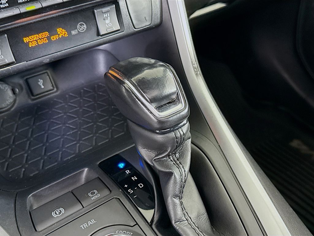 2020 Toyota RAV4 Hybrid XSE photo 15