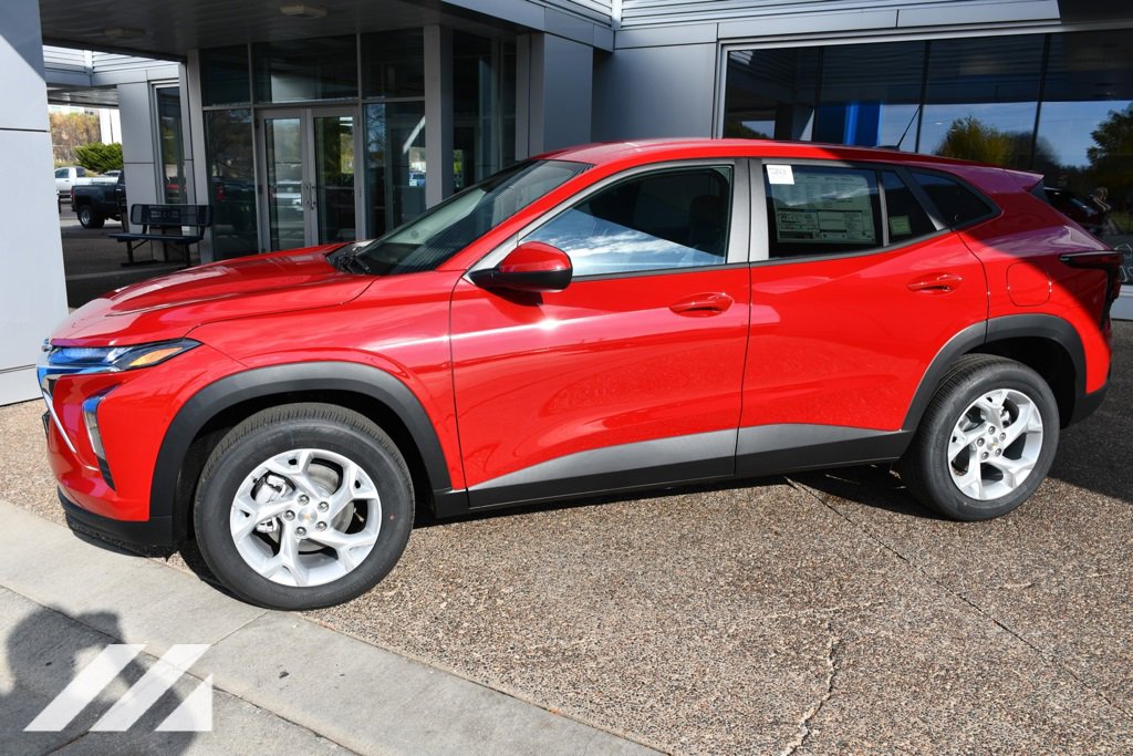 2026 Chevrolet Trax LS photo 2