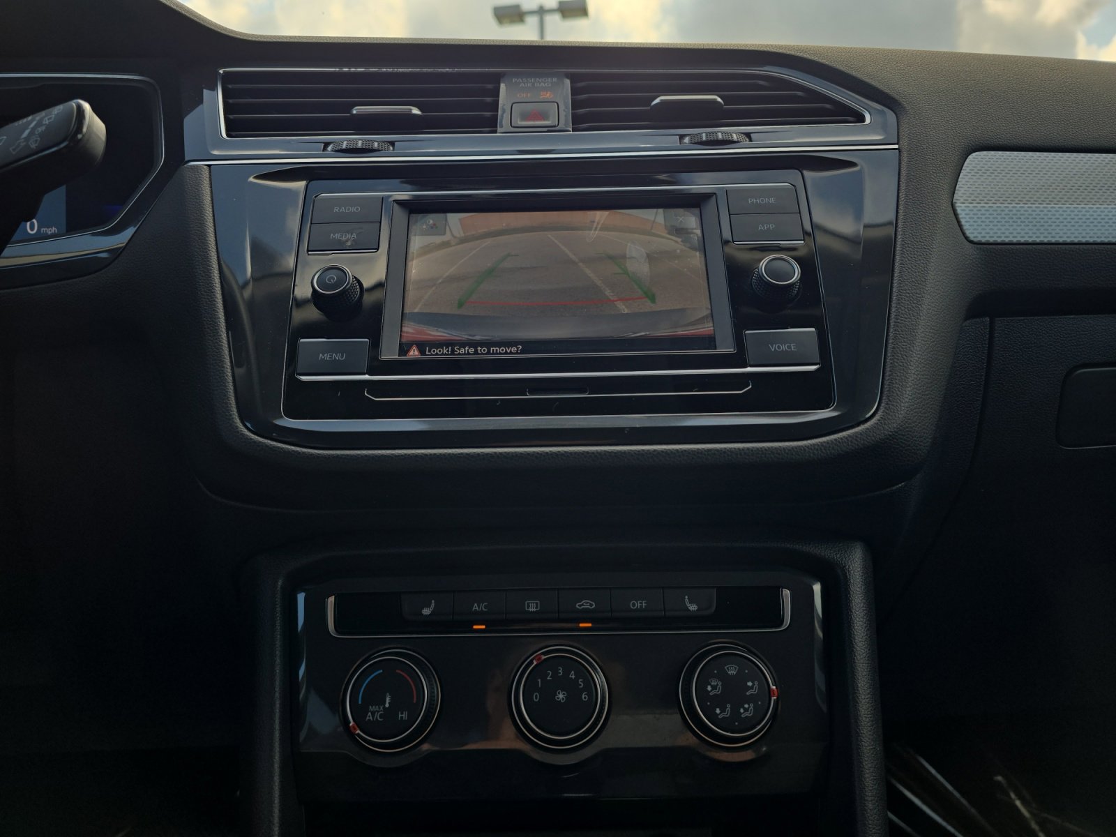 2022 Volkswagen Tiguan S photo 11