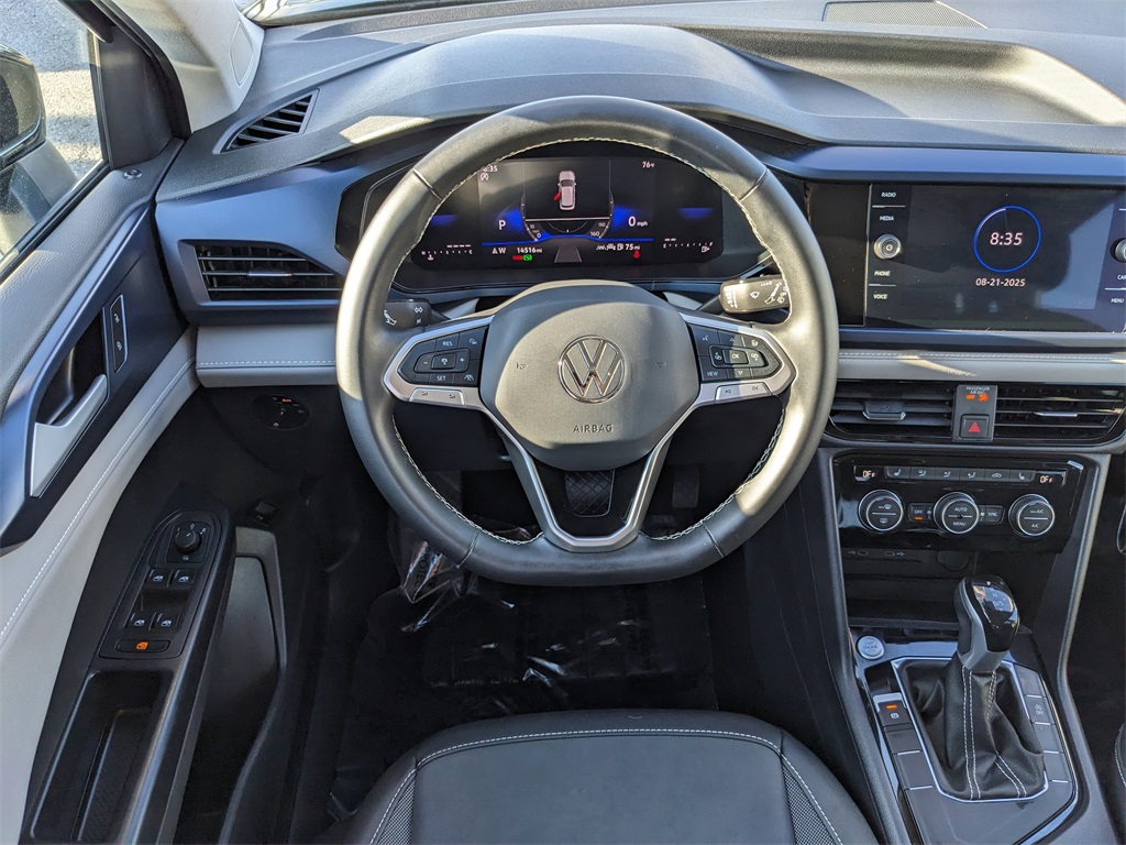 2024 Volkswagen Taos SE photo 15