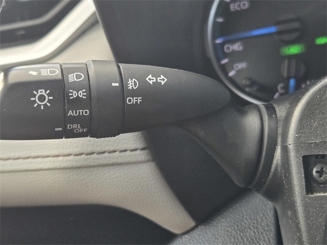 2021 Toyota RAV4 Hybrid XLE photo 22
