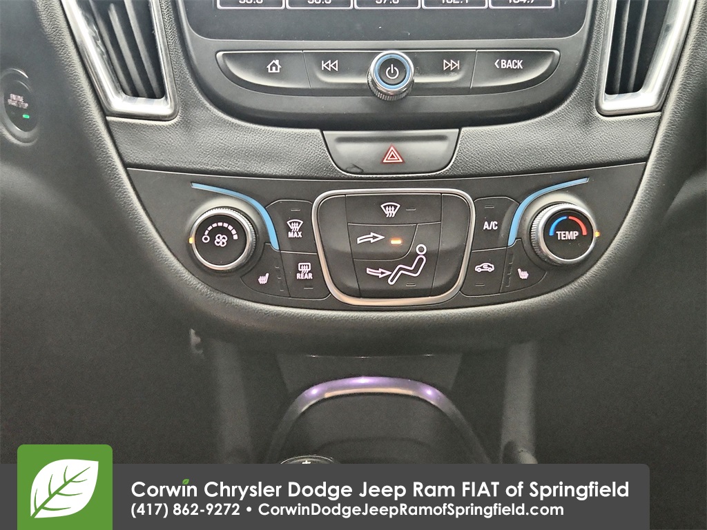 2017 Chevrolet Malibu 1LT photo 24
