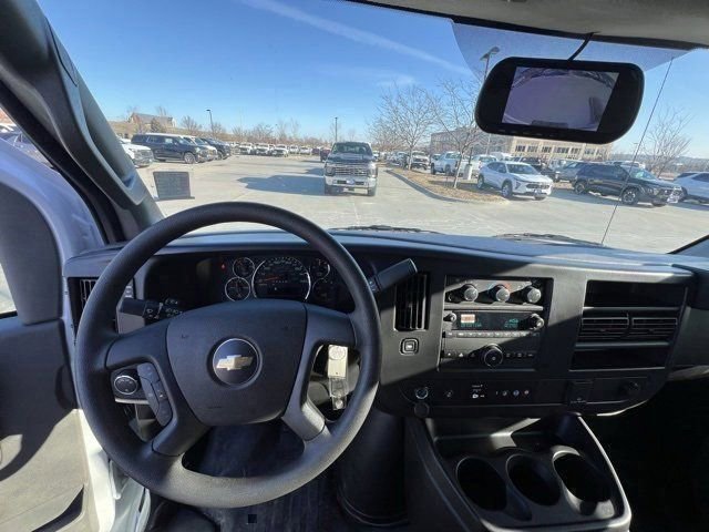 2024 Chevrolet Express Cutaway 3500 photo 27