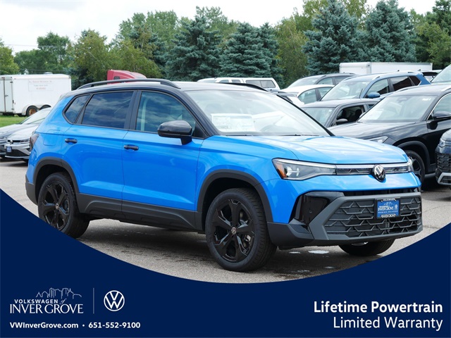 2025 Volkswagen Taos SE Black's photo