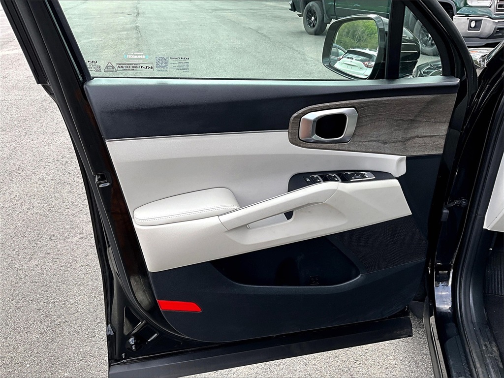 2022 Kia Sorento S photo 9