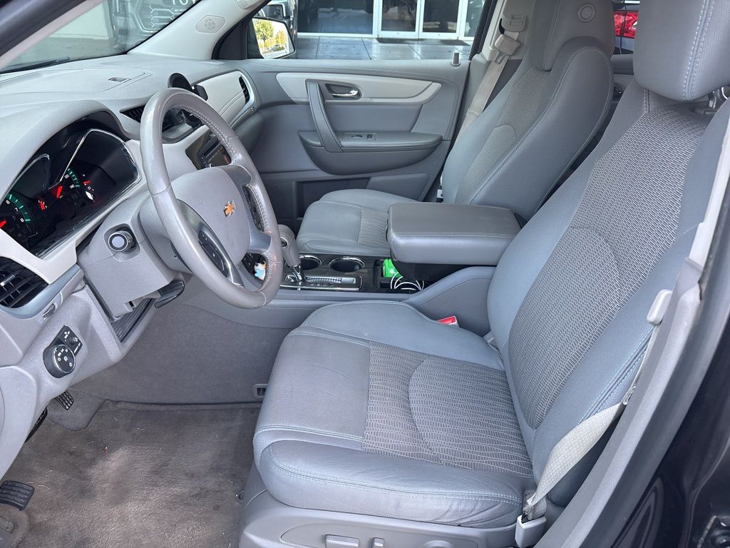 2017 Chevrolet Traverse 1LT photo 3