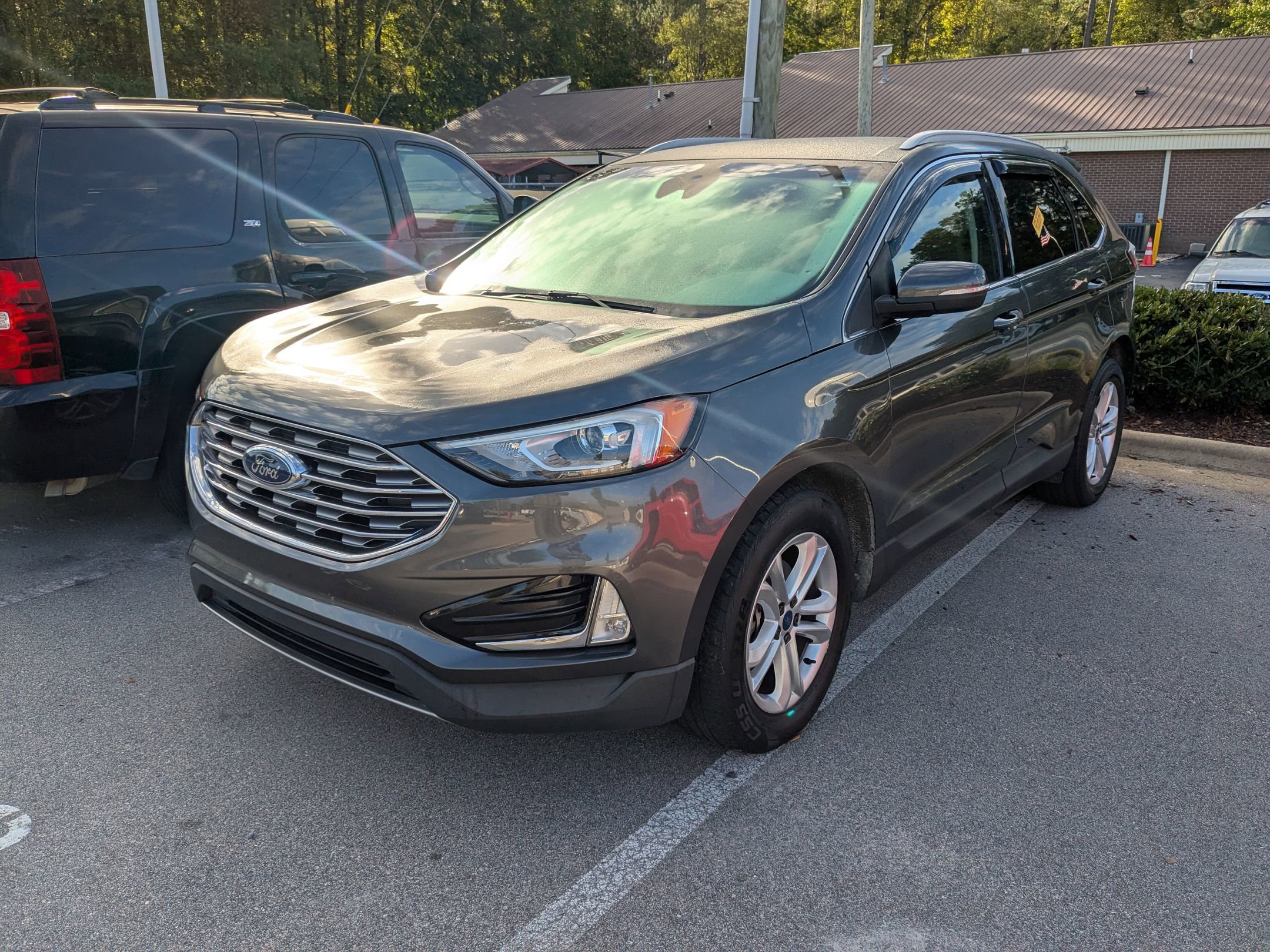 2020 Ford Edge SEL photo 2