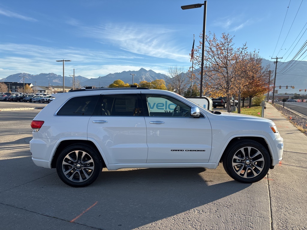 2017 Jeep Grand Cherokee Overland photo 3