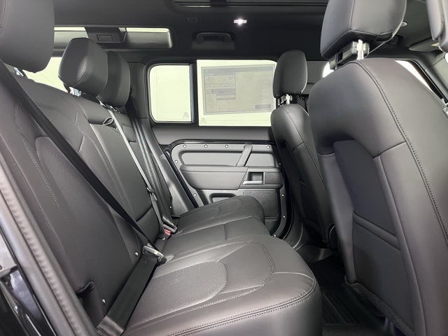 2025 Land Rover Defender 110 S photo 25