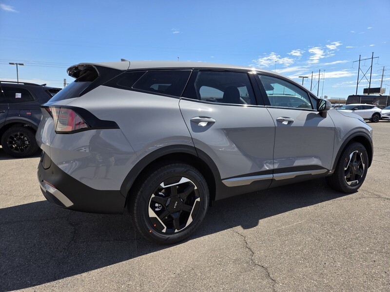 2026 Kia Sportage Hybrid S photo 3
