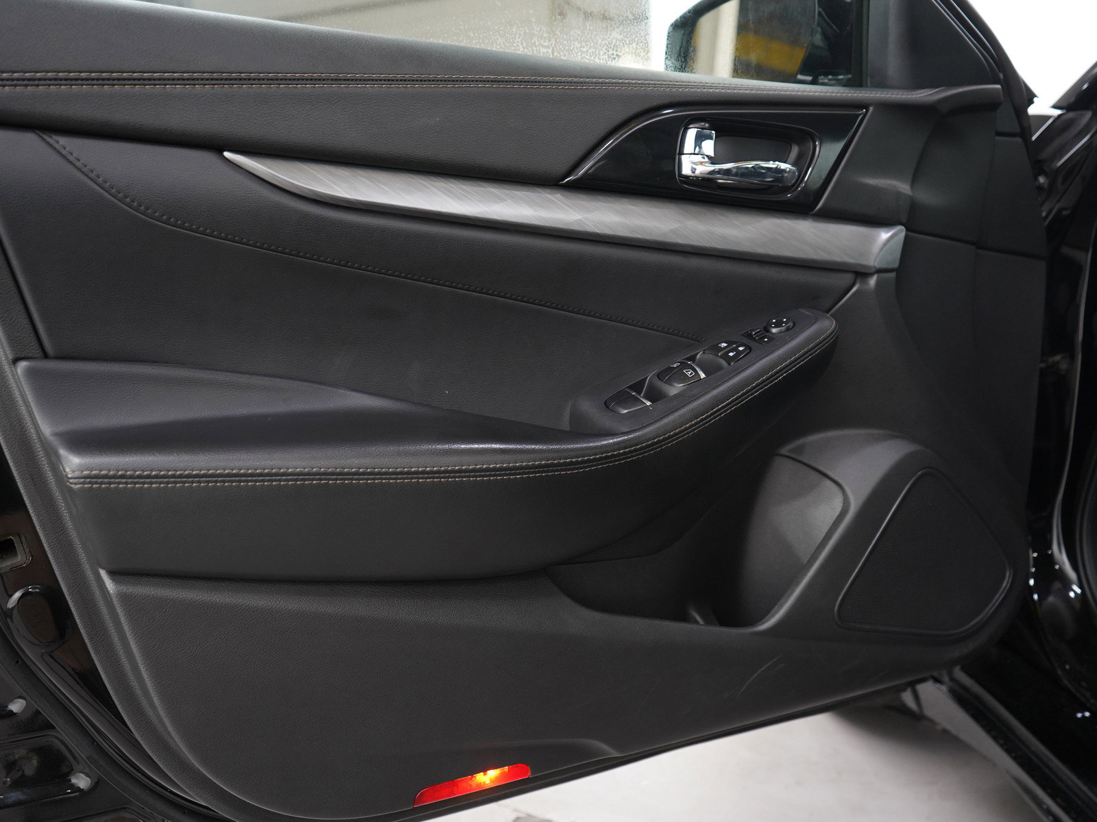 2017 Nissan Maxima SV photo 18