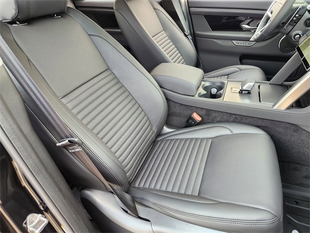2025 Land Rover Discovery Sport S photo 6