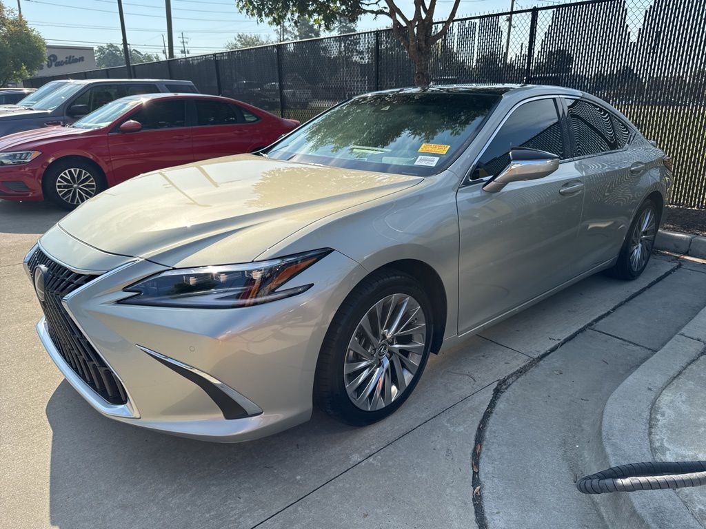 2022 Lexus ES 350 Ultra Luxury photo 3