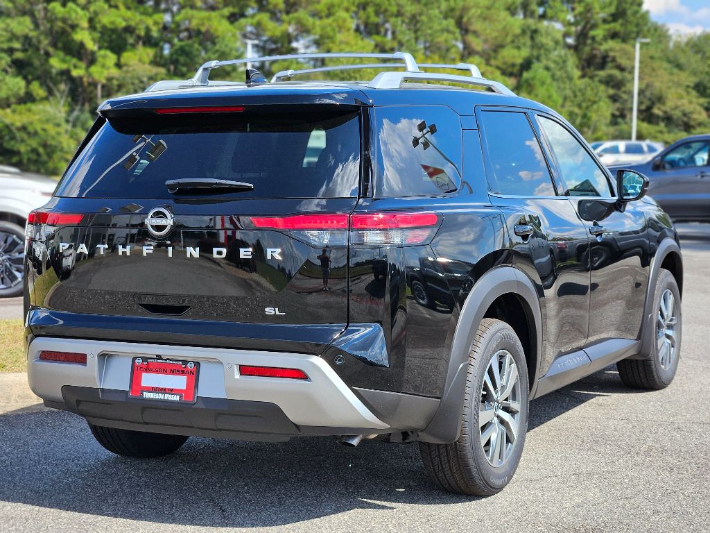 2025 Nissan Pathfinder SL photo 3