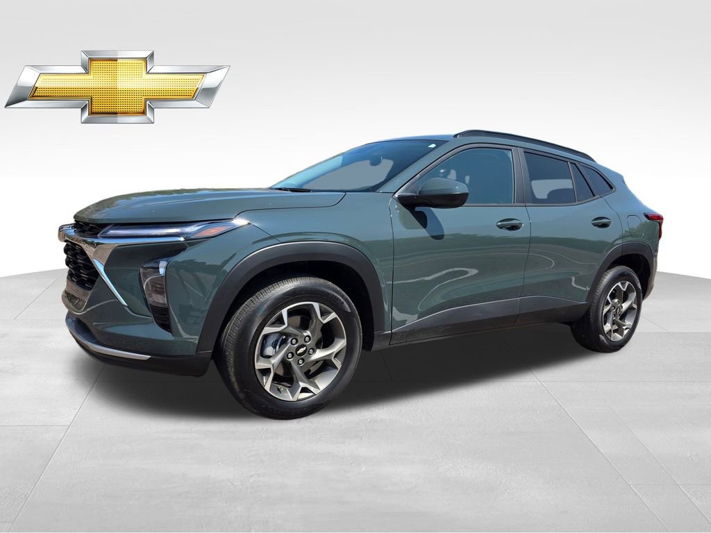 2025 Chevrolet Trax LT photo 2