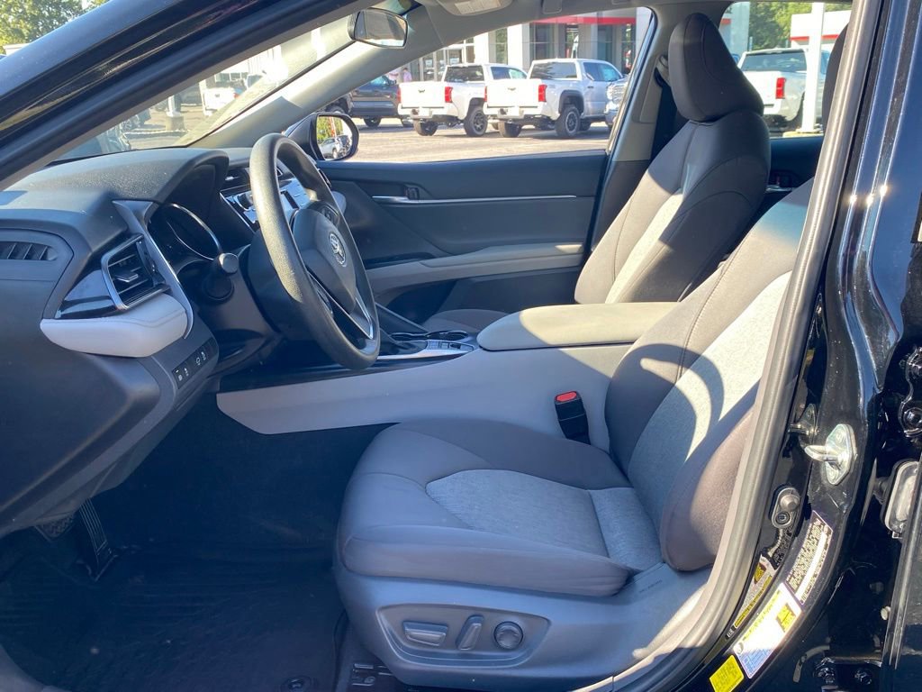 2020 Toyota Camry Hybrid LE photo 5