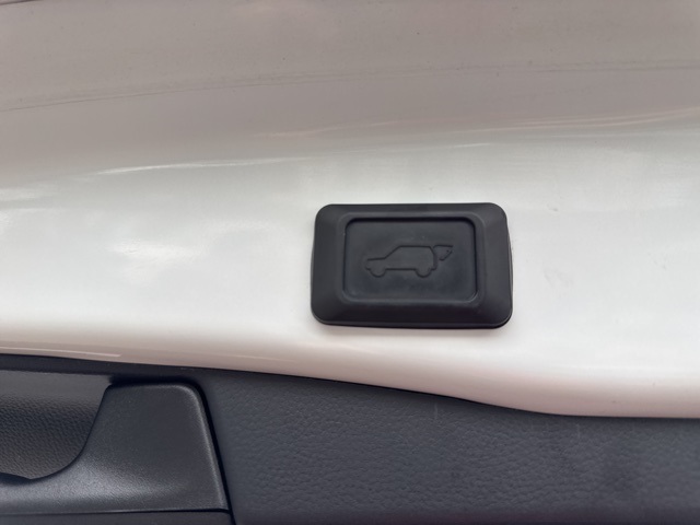 2021 Toyota RAV4 XLE Premium photo 18