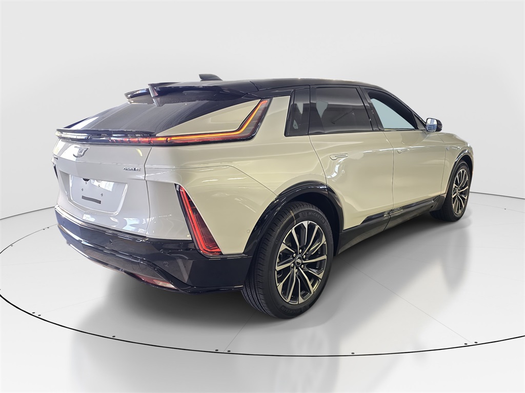 2025 Cadillac Lyriq Sport photo 3