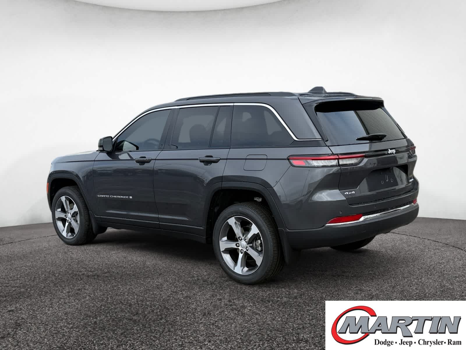 2025 Jeep Grand Cherokee Limited photo 3