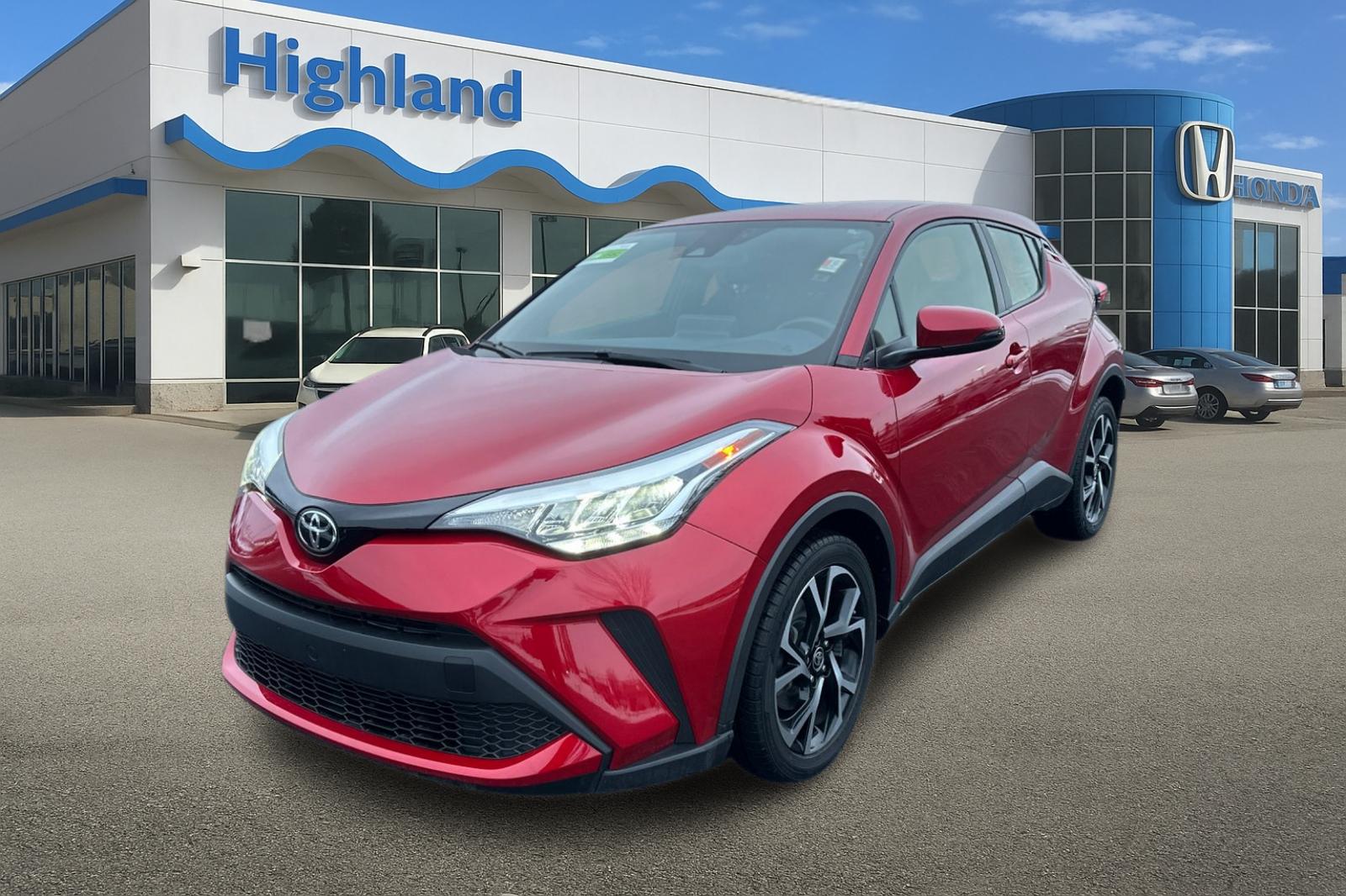 2021 Toyota C-HR XLE's photo
