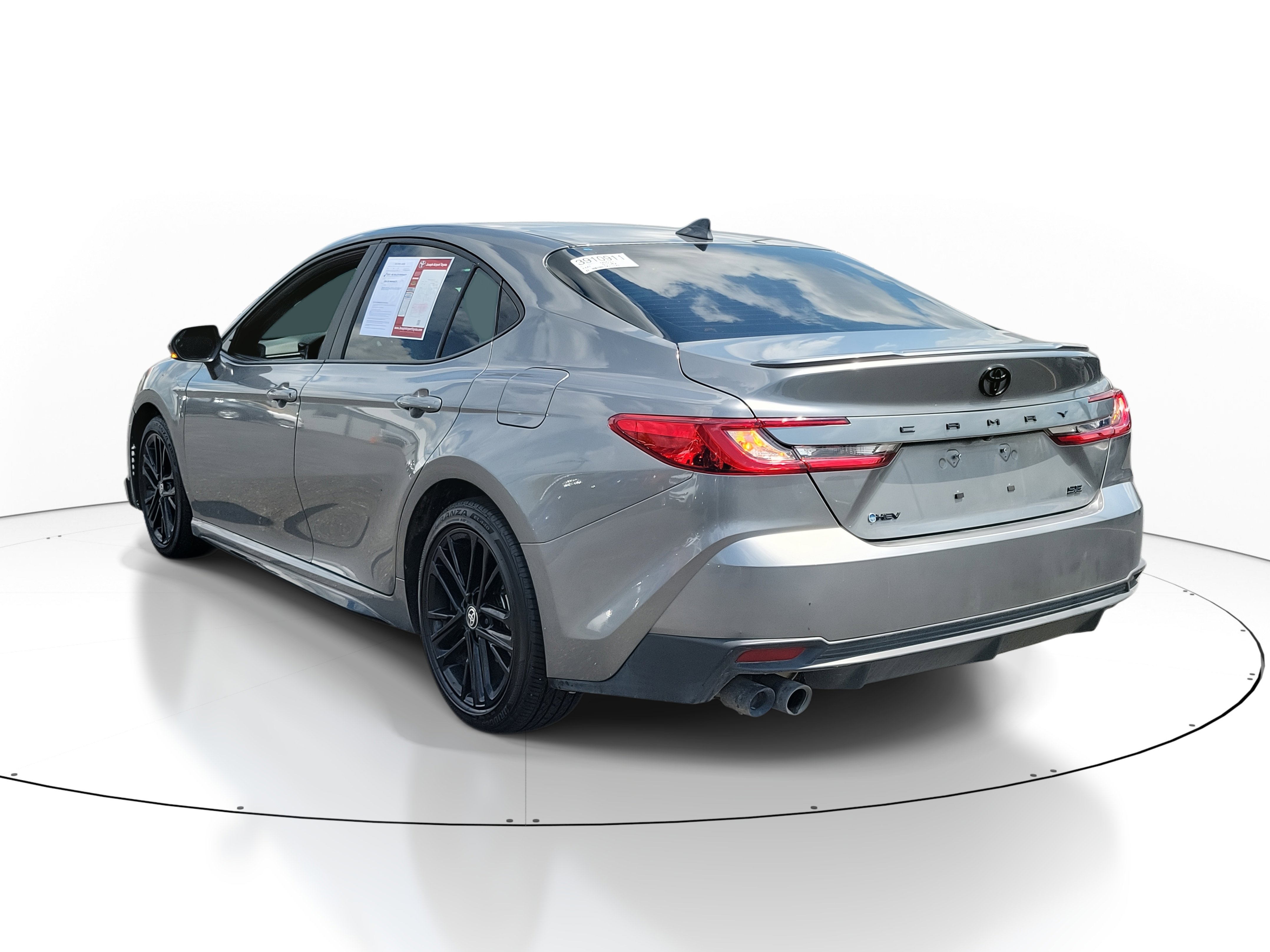 2025 Toyota Camry SE photo 3