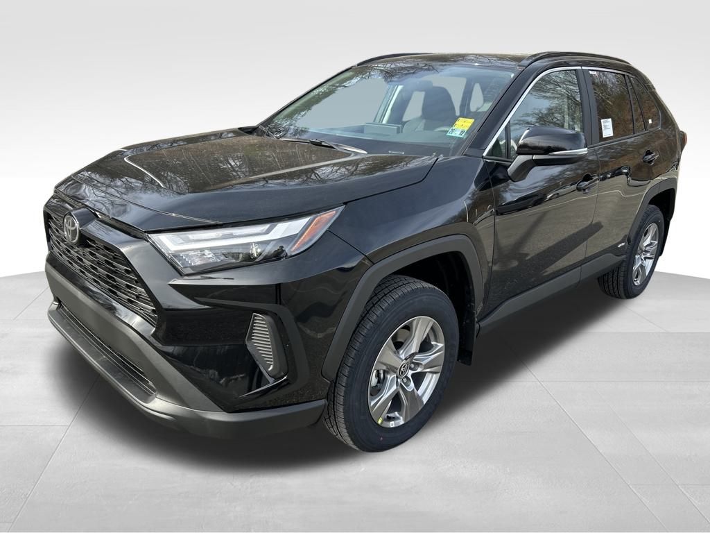 2025 Toyota RAV4 XLE's photo
