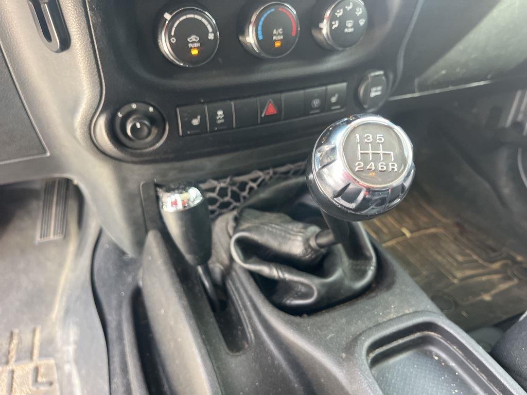2015 Jeep Wrangler Unlimited Altitude photo 5
