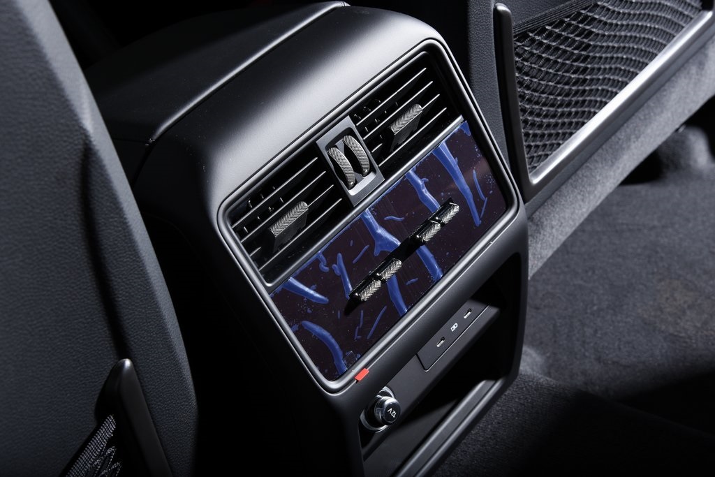 2025 Porsche Cayenne photo 26