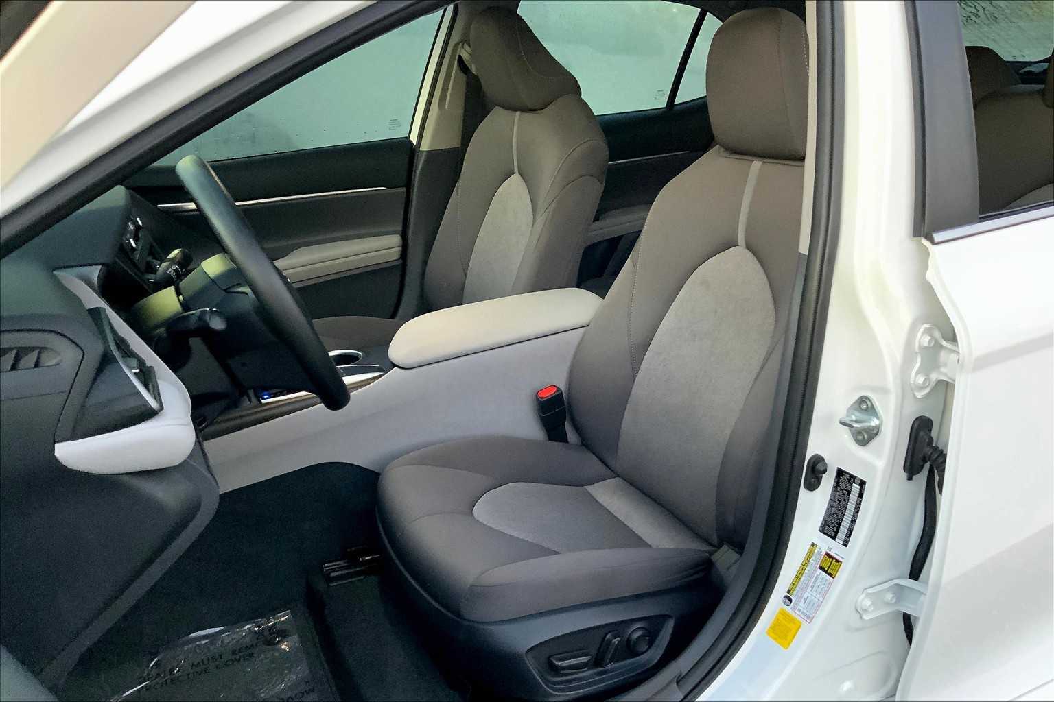 2023 Toyota Camry LE photo 7